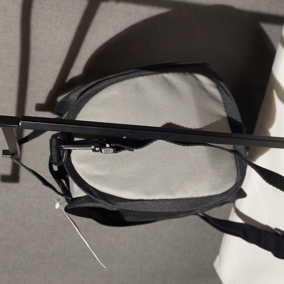 You & Me Small Pet Carrier NWT mesh soft carrier with handle & adjustable strap - Picture 6 of 10